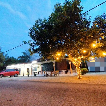 Basrie Villa "Mslim Only" - Mini Cinema , Private Pool , Wi-Fi , Netflix Muar Extérieur photo