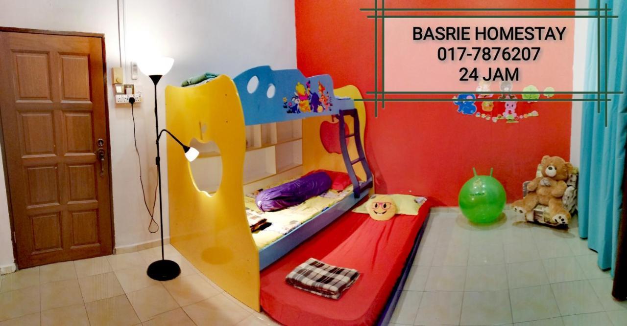 Basrie Villa "Mslim Only" - Mini Cinema , Private Pool , Wi-Fi , Netflix Muar Extérieur photo