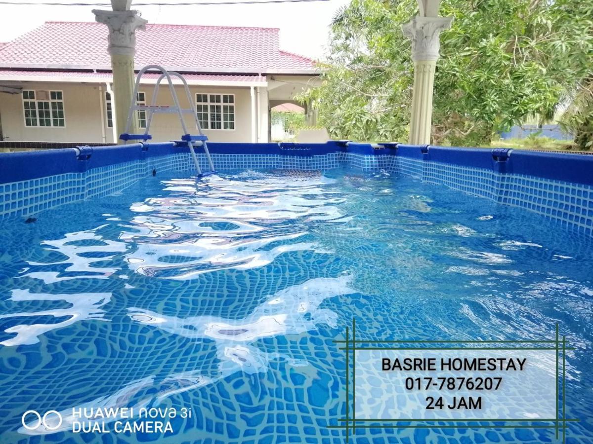 Basrie Villa "Mslim Only" - Mini Cinema , Private Pool , Wi-Fi , Netflix Muar Extérieur photo