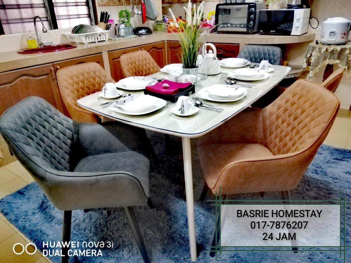 Basrie Villa "Mslim Only" - Mini Cinema , Private Pool , Wi-Fi , Netflix Muar Extérieur photo
