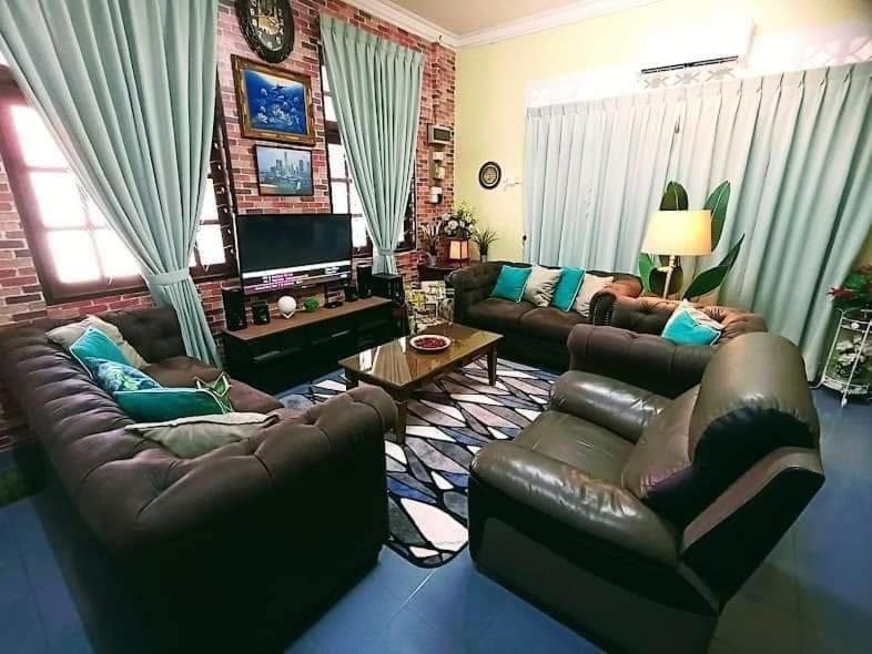 Basrie Villa "Mslim Only" - Mini Cinema , Private Pool , Wi-Fi , Netflix Muar Extérieur photo
